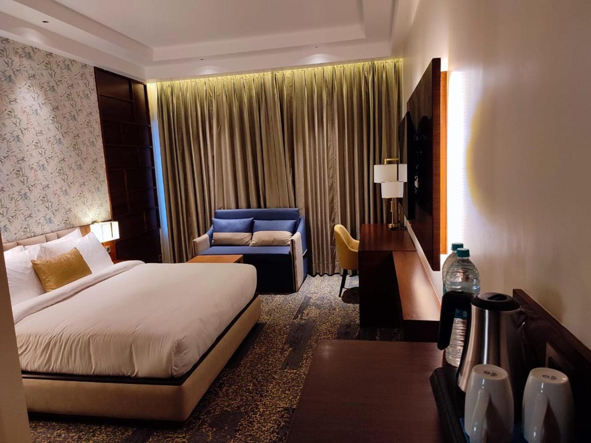 Hotel Peninsula Panchkula Exterior photo